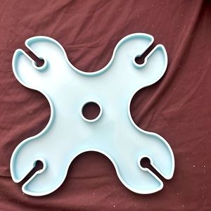 Silicone mold, which holds the wine bottle and four wine glasses.